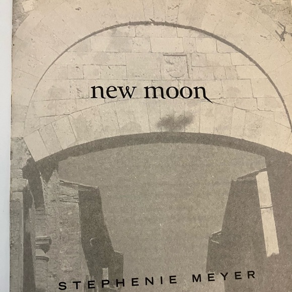 New Moon Paperback Book Poster Limited Tie In Movie Edition by Stephenie Meyer - Picture 16 of 17